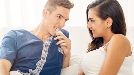 3样东西女人不能随便送给男性,哪些行为说明对男人有兴趣?